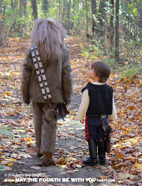 DIY Chewbacca and Han Solo Costumes. Check out all our other Star Wars costumes on our blog! #chewbacca #starwars #starwarsparty #maythefourthbewithyou #starwarsbirthday #starwarscostume #halloweencostume #wookiee #hansolo #cosplay maythefourthbewithyoupartyblog.com