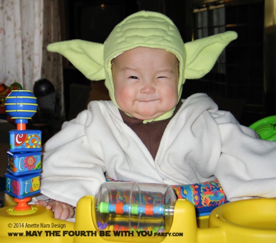 Yoda DIY Costume and Cosplay / Check out lots more Star Wars Halloween costumes and cosplay ideas on our blog / #starwars #halloween #maythefourthbewithyou #maythe4thbewithyou #costume #cosplay #diy #pattern #sewing #yoda #geek #nerd / maythefourthbewithyoupartyblog.com