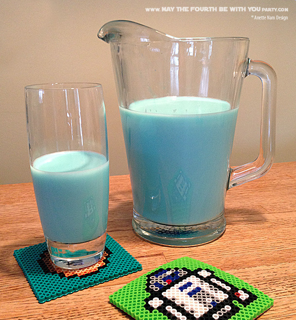 Star Wars Food: Bantha Milk./// Check out our blog for lots of Star Wars Party food recipes and downloadable labels! Great for a Birthday Party or a May the Fourth be with you Party. /// #starwars #starwarsparty #maythefourthbewithyou #starwarsbirthday #starwarsfood #banthamilk maythefourthbewithyoupartyblog.com