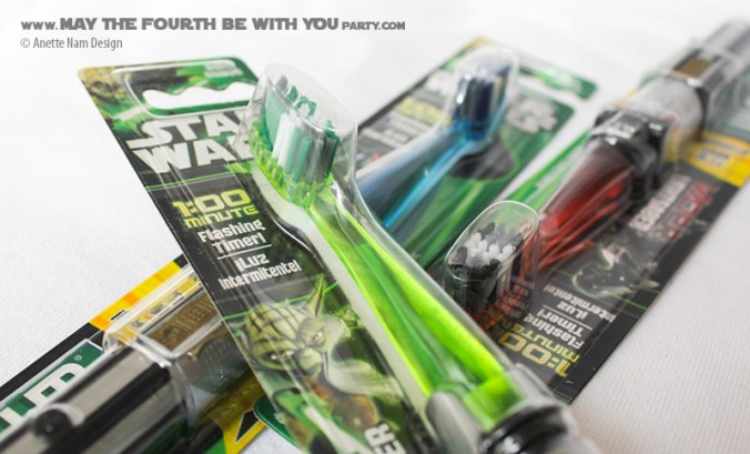 Star Wars Tootbrush - Lightsaber/// Check out all our other Star Wars gifts on our blog! // #starwars #starwarsparty #maythefourthbewithyou #starwarsbirthday #starwarsgift #toothbrush #lightsaber maythefourthbewithyoupartyblog.com