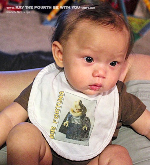 DIY Bib Fortuna Bib. Check out all our other Star Wars clothing, and costumes on our blog! #bibfortuna #starwars #starwarsparty #maythefourthbewithyou #starwarsbirthday #starwarscostume #halloweencostume #cosplay #bib #lego #legominifig maythefourthbewithyoupartyblog.com