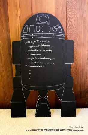 DIY Star Wars Party R2-D2 Chalkboard Sign /// We add new Star Wars crafts and may the fourth be with you party ideas to our blog every week! /// #starwars #theforceawakens #r2d2 #chalkboard #starwarsparty #maythefourthbewithyou #party #birthday #sign /// maythefourthbewithyoupartyblog.com