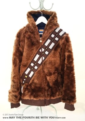 Reversible Chewbacca/Hoth Han Solo Jacket. Check out all our other Star Wars costumes on our blog! #starwars #starwarsparty #maythefourthbewithyou #starwarsbirthday #starwarscostume #halloweencostume #chewbacca #wookiee #hansolo #hoth #cosplay maythefourthbewithyoupartyblog.com