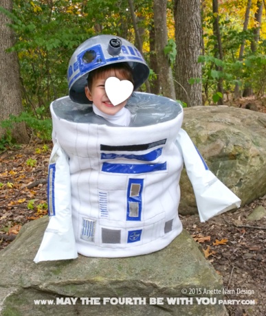 DIY R2D2 costume. Check out all our other Star Wars costumes on our blog! #r2d2 #starwars #starwarsparty #maythefourthbewithyou #starwarsbirthday #starwarscostume #halloweencostume #cosplay maythefourthbewithyoupartyblog.com
