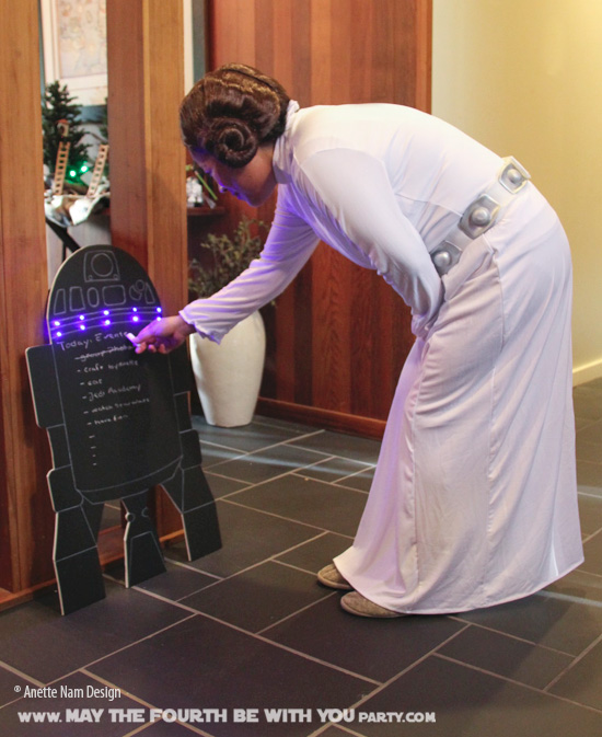 DIY Star Wars Party R2-D2 Chalkboard Sign /// We add new Star Wars crafts and may the fourth be with you party ideas to our blog every week! /// #princessleia #leia #starwars #theforceawakens #r2d2 #chalkboard #starwarsparty #maythefourthbewithyou #party #birthday #sign /// maythefourthbewithyoupartyblog.com