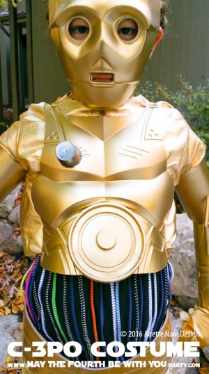 C-3PO DIY Costume and Cosplay / Check out lots more Star Wars Halloween costumes and cosplay ideas on our blog / #starwars #halloween #maythefourthbewithyou #maythe4thbewithyou #costume #ducttape #cosplay #diy #pattern #sewing #theforceawakens #c3po #droid #geek #nerd #spraypaint #gold / maythefourthbewithyoupartyblog.com