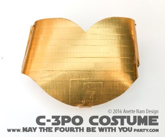 C-3PO DIY Costume and Cosplay / Check out lots more Star Wars Halloween costumes and cosplay ideas on our blog / #starwars #halloween #maythefourthbewithyou #maythe4thbewithyou #costume #ducttape #cosplay #diy #pattern #sewing #theforceawakens #c3po #droid #geek #nerd #spraypaint #gold / maythefourthbewithyoupartyblog.com