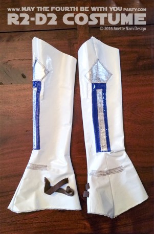 R2-D2 Costume and Cosplay / Check out lots more Star Wars Halloween costumes and cosplay ideas on our blog / #starwars #halloween #maythefourthbewithyou #maythe4thbewithyou #costume #ducttape #cosplay #diy #pattern #sewing #theforceawakens #r2d2 #droid #geek #nerd #fleece / maythefourthbewithyoupartyblog.com