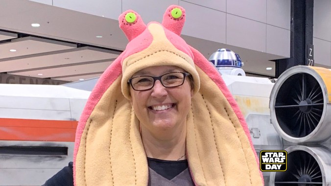 Star wars featured article Anette Nam. DIY Star Wars Jar Jar Binks Hat /// We add new Star Wars crafts to our blog every week! /// #starwars #DIY #phantommenace #jarjar #jarjarbinks #fleece #hat #swcc #starwarscelebration /// maythefourthbewithyoupartyblog.com